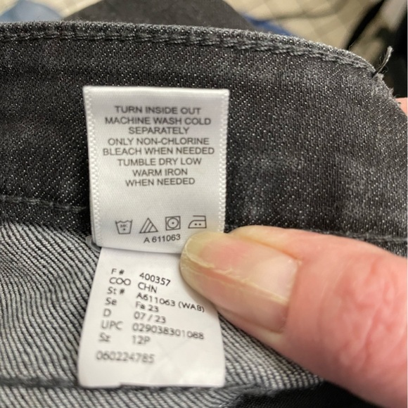 LOGO Lori Goldstein petite shadow patch boyfriend jeans - Picture 5 of 9